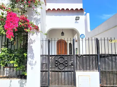 Casa 5 ambientes con 2 baños