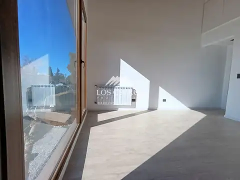 Casa en Alquiler con 1 cochera