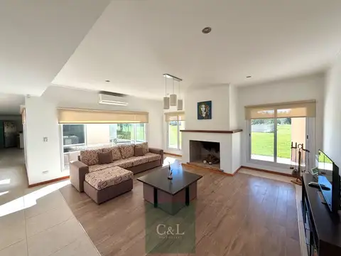 Casa 7 ambientes con 6 baños