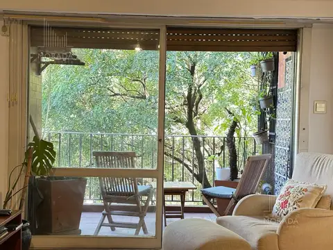 VENTA Departamento en excelente estado 4 ambientes balcón corrido sobre avenida