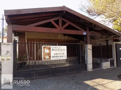 CHALET 4 AMBIENTES c/ PISCINA – PQUE. QUIRNO