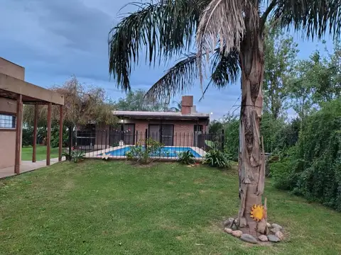 Casa 4 ambientes con 2 baños