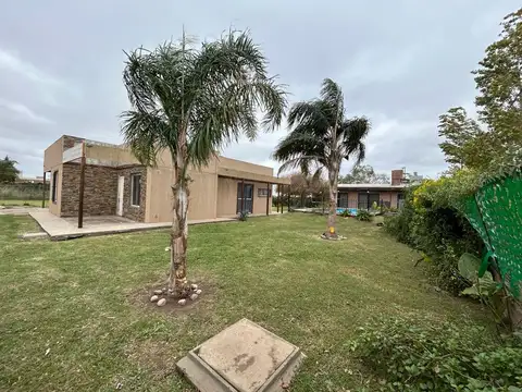 CASA VENTA CON PISCINA , PUNTA CHACRA, ROLDÁN