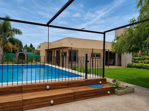 CASA VENTA CON PISCINA , PUNTA CHACRA, ROLDÁN