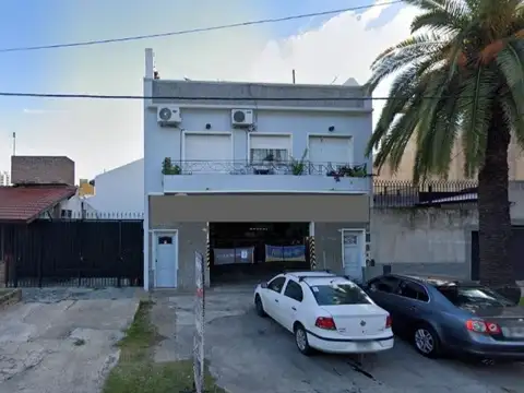 Venta Local en Avellaneda, Crucecita, taller con Patio.