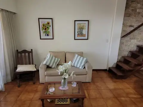 Depto Tipo Casa 4 ambientes con 3 baños