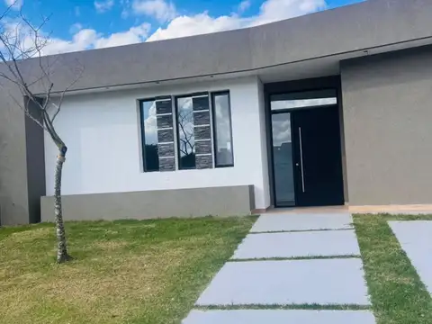 VENTA CASA 5 AMBIENTES STA ELENA PILAR DEL ESTE