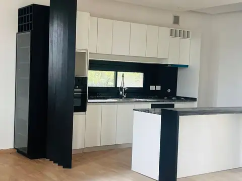 Casa 5 ambientes con 4 baños