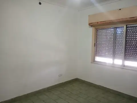 Depto Tipo Casa en Alquiler en Chilavert, $ 700.000