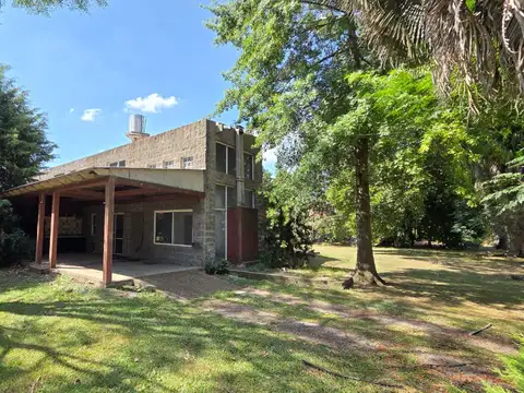 Gran casa 4 amb con garage cubierto, parrilla, terraza y jardin. Ubicado en Azul 298, Monte Grande