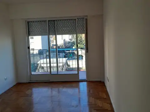 Departamento 2 ambientes c/ frente con balcón corrido OPORTUNIDAD