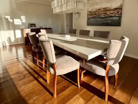 Casa en Alquiler con 3 cocheras