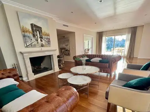 Casa 5 ambientes con 4 baños