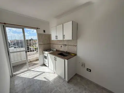 Departamento en Alquiler en Villa Ballester, $ 490.000