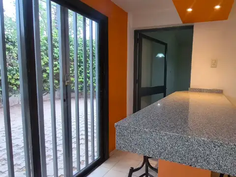 Casa en Alquiler con 1 cochera