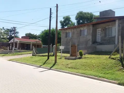 Casa 3 ambientes con 2 baños