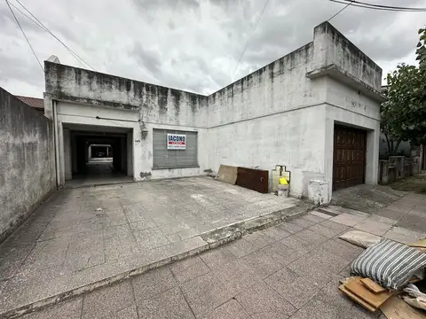 Elustondo 164 entre Jujuy y La 100