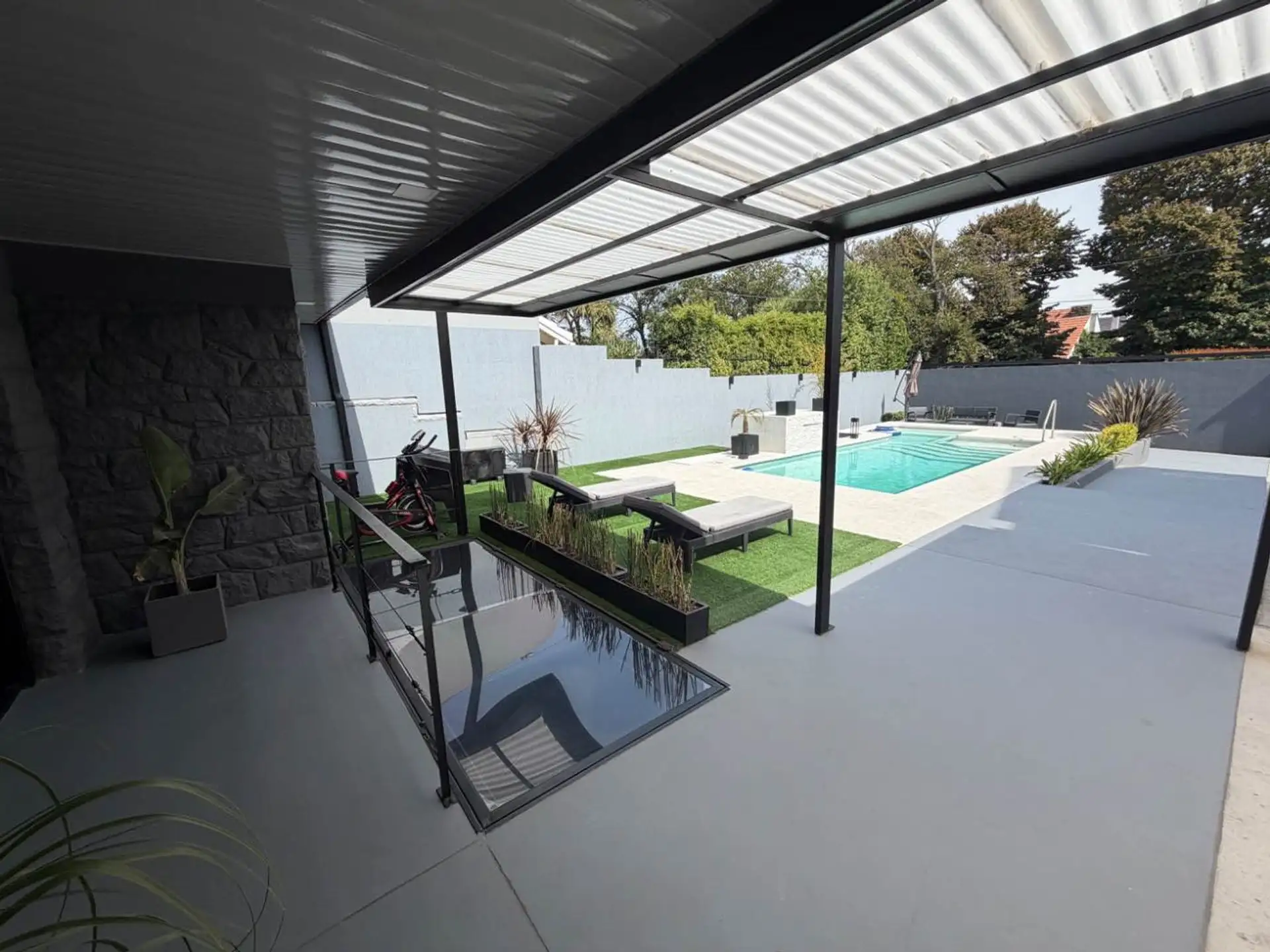 EXCLUSIVA RESIDENCIA DE DISEÑO EN ZONA GÜEMES