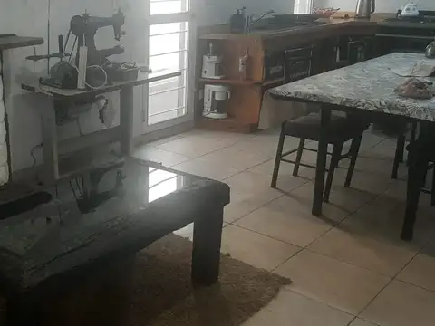 Casa en Venta en Villa Luzuriaga, USD 250.000