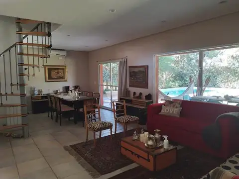 Casa 5 ambientes con 4 baños