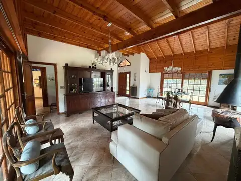 Casa en Venta con 2 cocheras