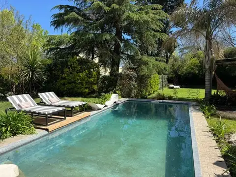 Casa 5 ambientes con 4 baños