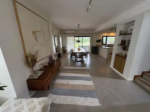 Casa 4 ambientes con 3 baños