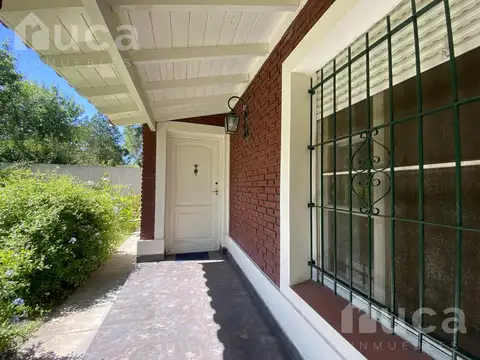 Casa 4 ambientes con 2 baños