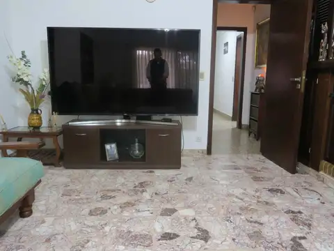 Casa en Venta con 4 cocheras