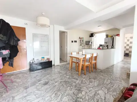 Departamento 8 ambientes con 3 baños