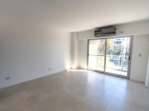 Monoambiente en venta en Devoto con balcón y parrilla