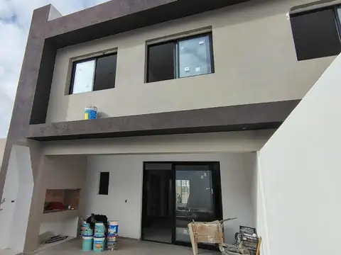 VENTA DUPLEX TRES DORMITORIOS CAMPOS DE MANANTIALES