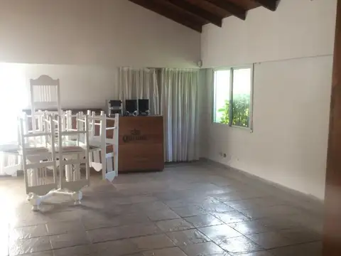 Casa en Venta con 4 cocheras