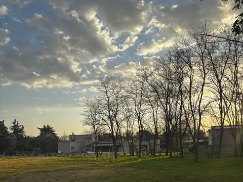 Terreno en venta en Mercedes, Barrio Acceso Sur, Excelente Ubicación