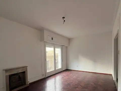 DEPTO 2 DORMITORIOS + COMODIN / TERCER DORMITORIO, CON PATIO INTERNO, SUPER AMPLIO