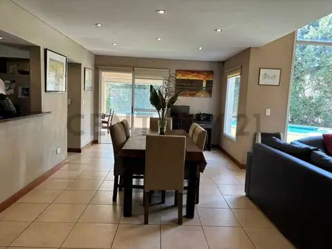 VENTA CASA SAN LUCAS 6 AMB CON PILETA APTA CREDITO