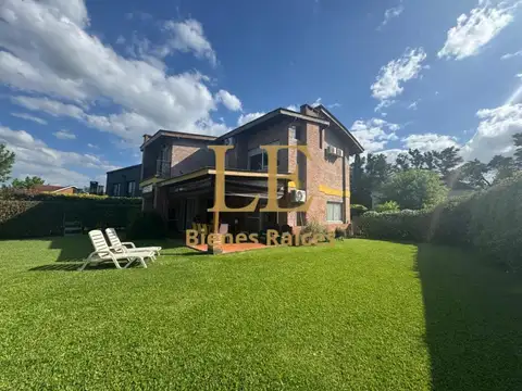 Casa en Venta con 5 cocheras