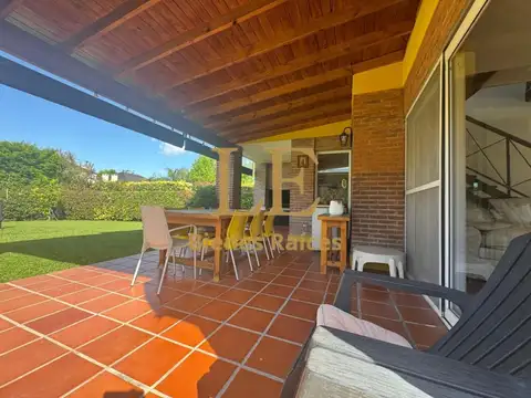 Casa 4 ambientes con 3 baños
