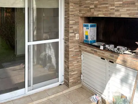 Casa en Alquiler con 2 cocheras