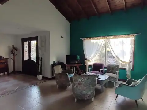 Casa en Venta con 2 cocheras