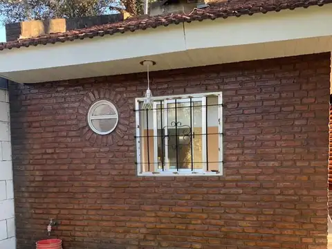 Casa 2 ambientes con 1 baño