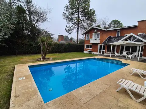 CASA 5 AMB C/ DEPENDENCIA Y PISCINA LA MARTONA CLUB DE CAMPO