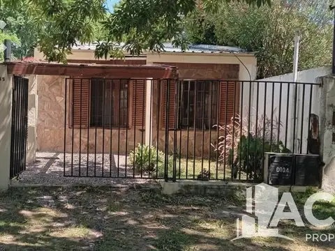 Lisandro Paganini 400 -Casa al frente - Cochera