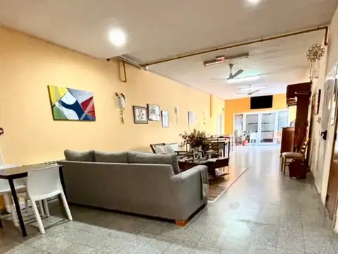 HOTEL EDIFICIO DEL MUELLE -
 Yrigoyen  entre Av. Roca y 25 de Mayo.-