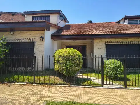Casa 5 ambientes- Ituzaingó norte