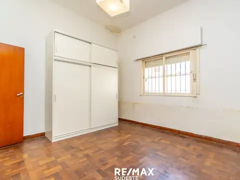 VENTA CASA CON GARAGE SGO. DEL ESTERO 300