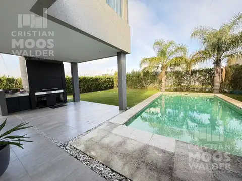 Casa en Venta con 2 cocheras