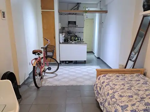 Monoambiente amplio con balcón en Palermo