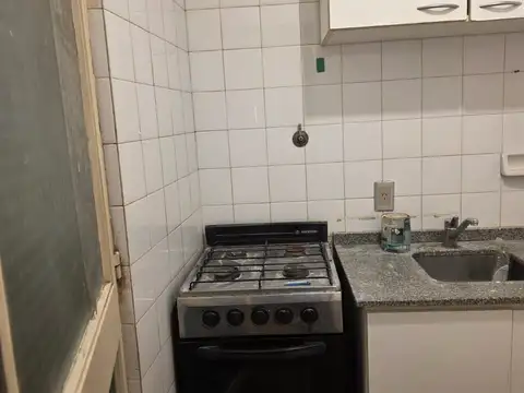 MONOANBIENTE MUY LUMINOSO AL CONTRAFRENTE CON COCINA SEPARADA