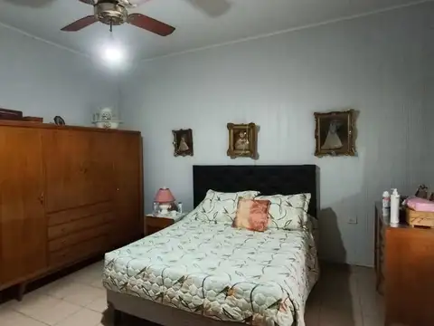 VENTA CASA 3 DORMIS Y COCHERA EN BARRIO INDUSTRIAL